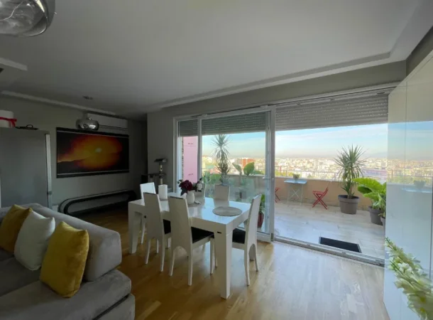 Apartament 3+1 në Shitje pranë Kopshtit Botanik me Parkim dhe Pamje Panoramike