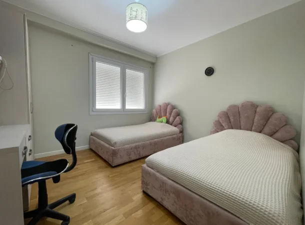 Apartament 3+1 në Shitje pranë Kopshtit Botanik me Parkim dhe Pamje Panoramike
