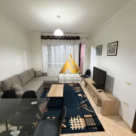 Tirane, jepet me qera apartament 1+1 Kati 5, 61 m² 400 € (Nela 6)
