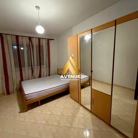 Tirane, jepet me qera apartament 1+1 Kati 5, 61 m² 400 € (Nela 6)