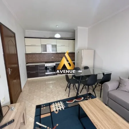 Tirane, jepet me qera apartament 1+1 Kati 5, 61 m² 400 € (Nela 6)