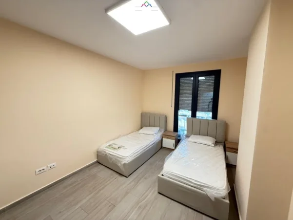 Tirane, jepet me qera apartament 2+1 Kati 2, 110 m² 690 € (Rruga Kongresi i Manastirit, Kimpleksi Zirkon)