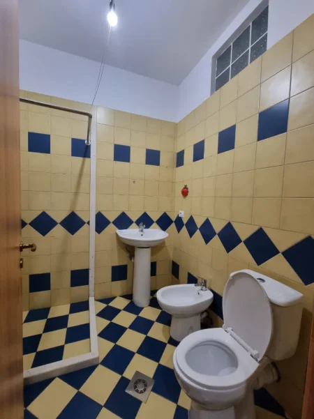 Tirane, shitet apartament 1+1 Kati 2, 42 m² 97.000 € (Rruga e Ullishtes)