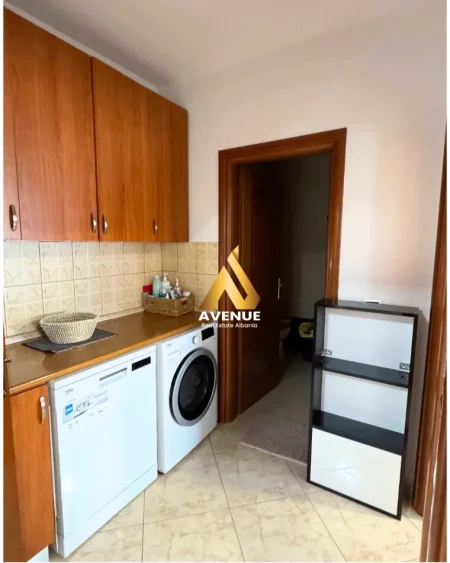 Tirane, jepet me qera apartament 2+1 Kati 9, 850 € (21 DHJETORI, TEK SUPERMARKET JOENA, TIRANE)