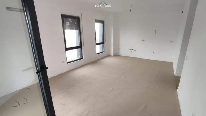 Tirane, jepet me qera zyre Kati 2, 100 m² 640 € (Xhanfize Keko)