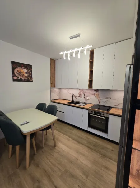 Tirane, jepet me qera apartament 1+1+Ballkon Kati 3, 74 m² 450 € 