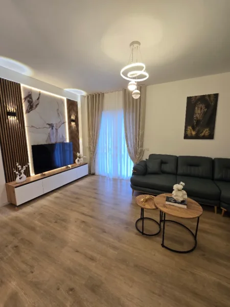 Tirane, jepet me qera apartament 1+1+Ballkon Kati 3, 74 m² 450 € 