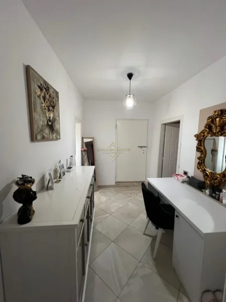 Tirane, shitet apartament , 60 m² (LAPRAKE)
