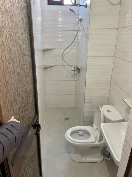 Tirane, jepet me qera apartament 2+1 Kati 1, 70 m² 400 € (Rruga 5 Maji)