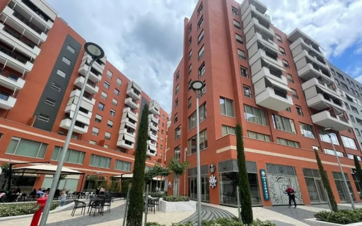 Tirane, jepet me qera zyre Kati 8, 195 m² 2.930 € (Kompleksi Delijorgji)