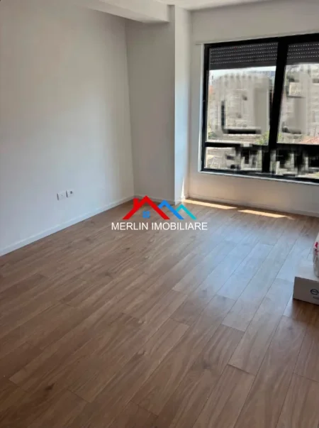 Tirane, jepet me qera apartament 1+1+Ballkon Kati 3, 59 m² 425 € (RRUGA 5 MAJI)