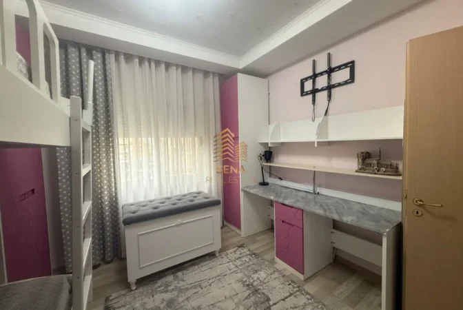 Tirane, jepet me qera apartament 2+1+Ballkon Kati 2, 95 m² 650 € (Bulevardi i Ri)