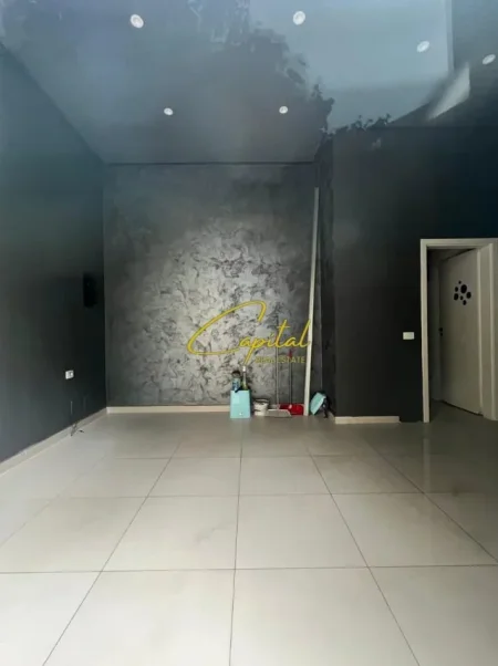 Tirane, jepet me qera dyqan Kati 0, 26 m² 350 € (ISH PARKU)