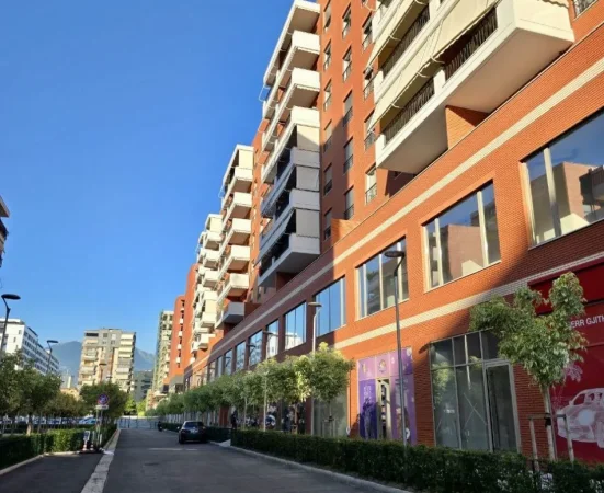Tirane, jepet me qera zyre Kati 5, 400 m² 6.000 € (Kompleksi Delijorgji)