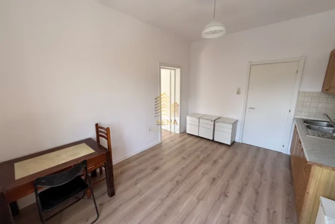 Tirane, jepet me qera ambjent biznesi Kati 3, 98 m² 800 € (Rruga e Elbasanit)