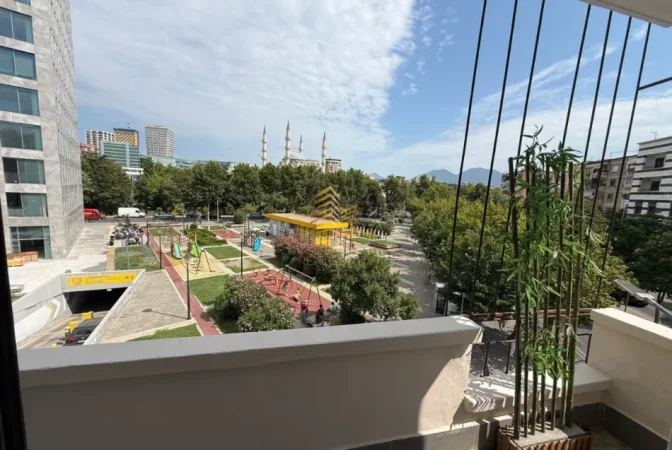 Tirane, jepet me qera ambjent biznesi Kati 3, 98 m² 800 € (Rruga e Elbasanit)