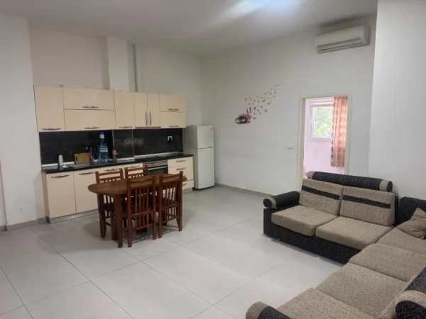 Tirane, jepet me qera apartament 3+1 Kati 1, 110 m² 550 € (Fresku)
