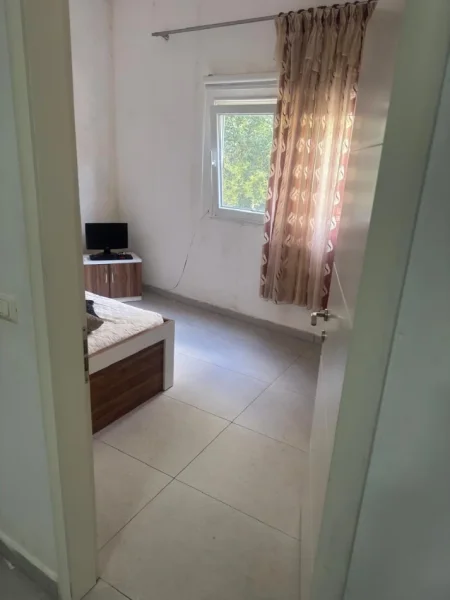 Tirane, jepet me qera apartament 3+1 Kati 1, 110 m² 550 € (Fresku)