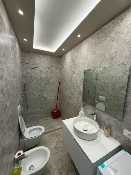 Tirane, jepet me qera apartament 1+1 Kati 2, 50 m² 600 € (Brryli)