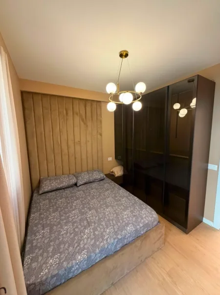 Tirane, jepet me qera apartament 1+1 Kati 2, 50 m² 600 € (Brryli)