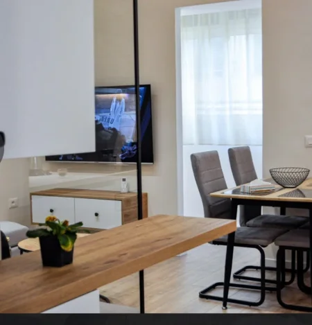 Tirane, jepet me qera apartament 2+1 Kati 2, 70 m² 700 € (BULEVARDI BAJRAM CURRI)