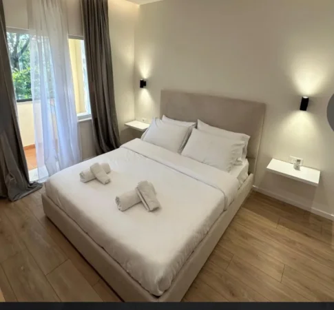 Tirane, jepet me qera apartament 2+1 Kati 2, 70 m² 700 € (BULEVARDI BAJRAM CURRI)