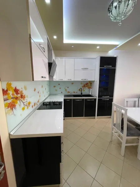 Tirane, jepet me qera apartament 2+1+Ballkon Kati 4, 120 m² 550 € (Astir, pranë Kompleksit Vila L)