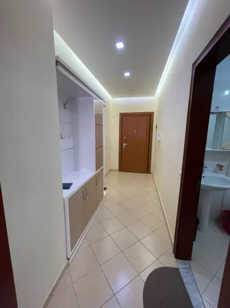 Tirane, jepet me qera apartament 2+1+Ballkon Kati 4, 120 m² 550 € (Astir, pranë Kompleksit Vila L)