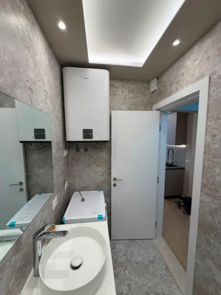 Tirane, jepet me qera apartament 1+1 Kati 2, 45 m² (Brryli)