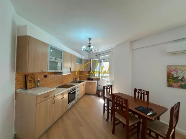 Tirane, jepet me qera ambjent biznesi Kati 1, 126 m² 900 € (ISH BLLOKU)