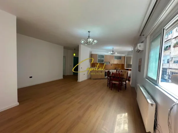 Tirane, jepet me qera ambjent biznesi Kati 1, 126 m² 900 € (ISH BLLOKU)