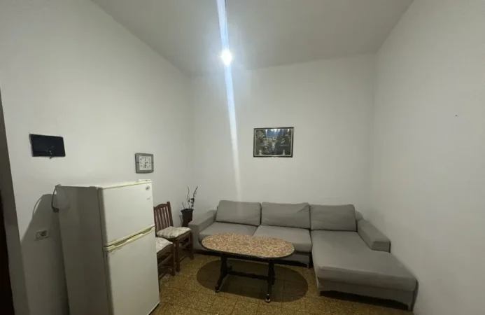 Tirane, jepet me qera apartament garsoniere Kati 2, 33 m² 250 € (Laprakë)