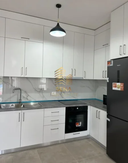 Tirane, jepet me qera apartament 1+1+Ballkon Kati 3, 80 m² 450 € (Laprake, Eagle Residence)
