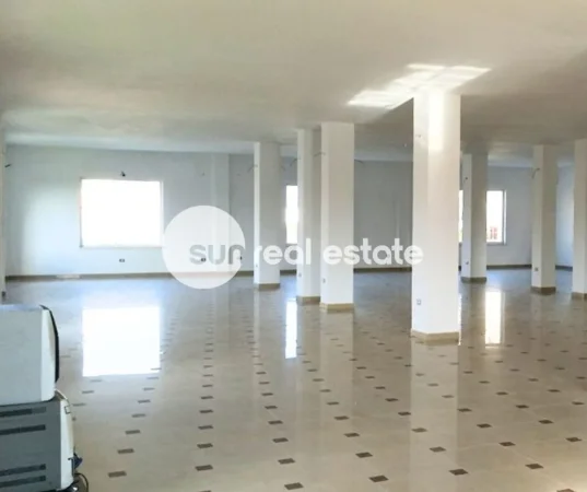 Shkoder, jepet me qera aktivitet biznesi Kati 0, 1.700 m² 2.000 € (ZONA INDUSTRIALE)