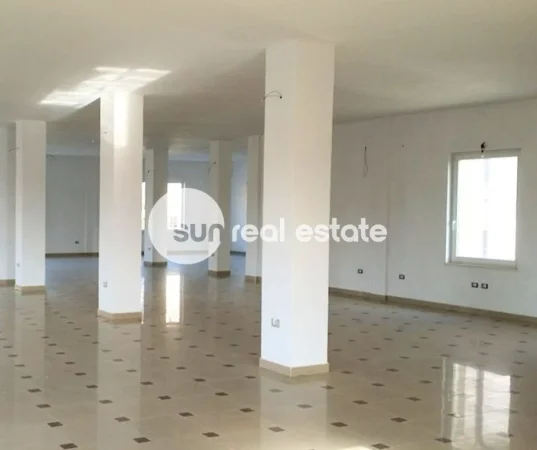 Shkoder, jepet me qera aktivitet biznesi Kati 0, 1.700 m² 2.000 € (ZONA INDUSTRIALE)
