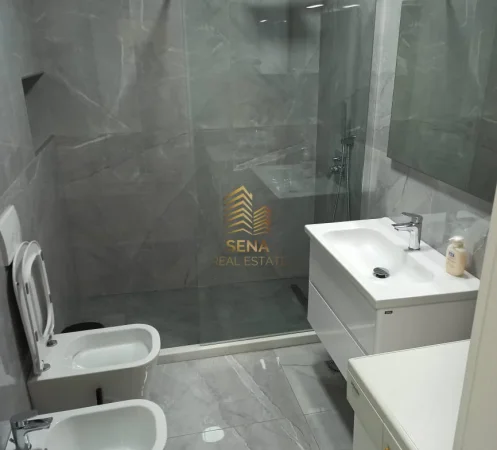 Tirane, jepet me qera apartament 1+1+Ballkon Kati 9, 65 m² 400 € (Porcelan)