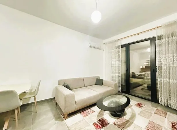 Tirane, jepet me qera apartament 1+1+Ballkon Kati 7, 76 m² 700 € (Square 21, Tiranë)