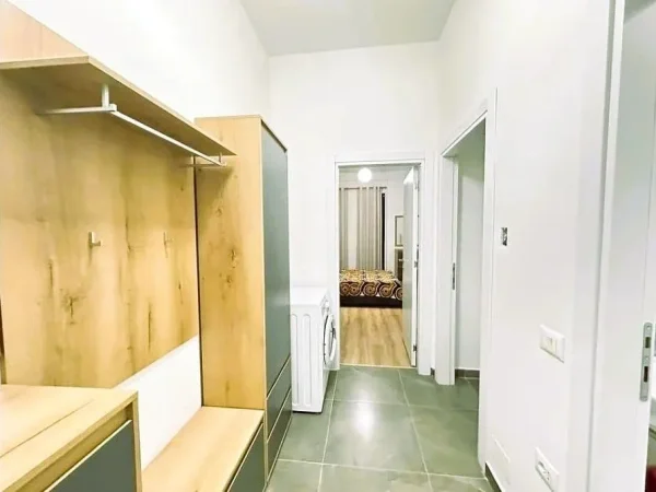 Tirane, jepet me qera apartament 1+1+Ballkon Kati 7, 76 m² 700 € (Square 21, Tiranë)