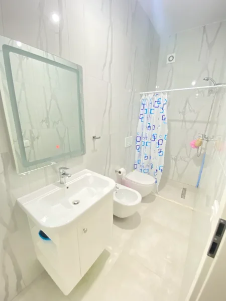 Tirane, jepet me qera apartament 2+1+Ballkon Kati 6, (Rr. Pasho Hysa, Ali Dem, Tirane)