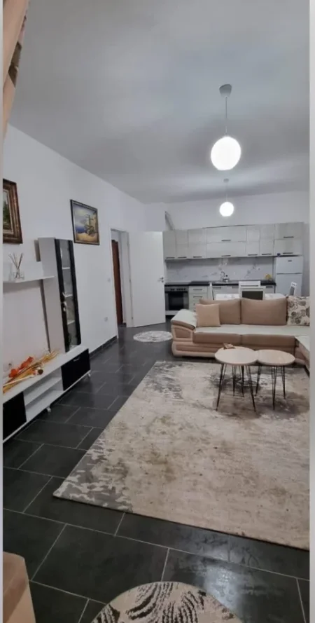 jepet me qera apartament 1+1+Ballkon Kati 4, 60 m² 350 € (Fresk, Rruga e Teleferikut)