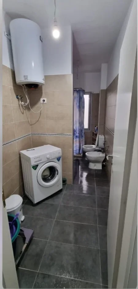 jepet me qera apartament 1+1+Ballkon Kati 4, 60 m² 350 € (Fresk, Rruga e Teleferikut)