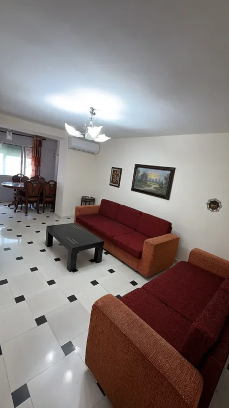 Tirane, jepet me qera apartament 2+1+Ballkon Kati 2, 85 m² 600 € (21 Dhjetorit)