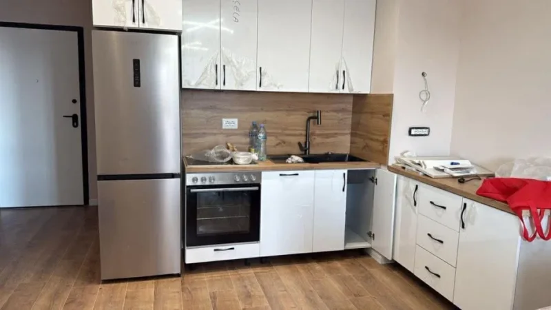 Tirane, jepet me qera apartament 1+1 Kati 5, 70 m² 650 € (Sheshi Karl Topia)