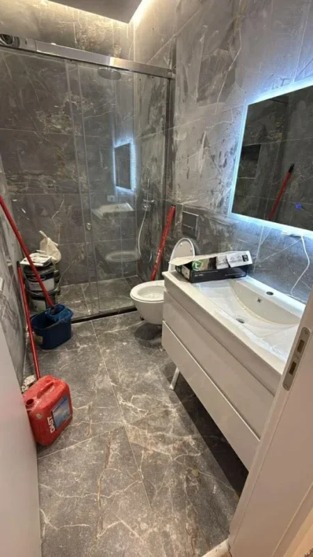 Tirane, jepet me qera apartament 1+1 Kati 5, 70 m² 650 € (Sheshi Karl Topia)