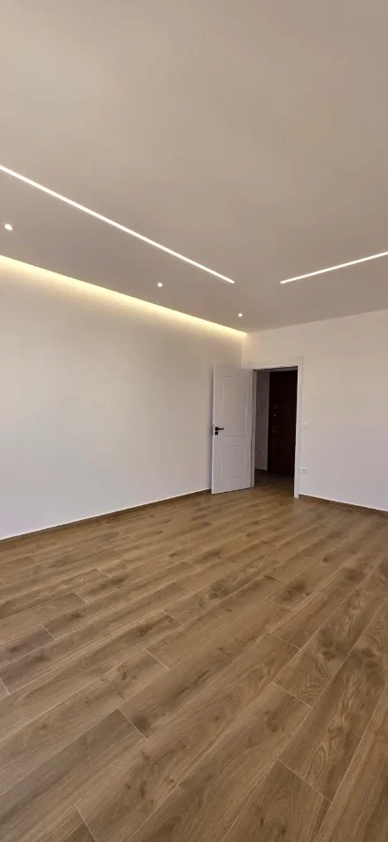 Tirane, shitet apartament 2+1+Ballkon Kati 6, 99 m² 150.000 € (Paskuqan)