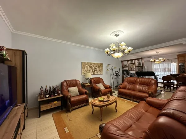 Tirane, jepet me qera apartament Kati 5, 140 m² 900 € 