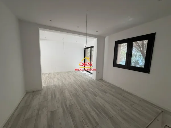 Vlore, shitet shtepi 2+1 Kati 0, 152 m² 370.000 € (Rruga Dush Strati)
