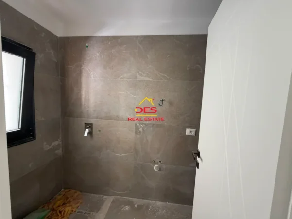 Vlore, shitet shtepi 2+1 Kati 0, 152 m² 370.000 € (Rruga Dush Strati)
