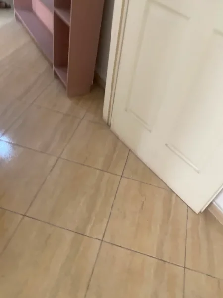 Tirane, jepet me qera apartament 2+1+Ballkon Kati 3, 92 m² 700 € (Gjimnazit “Ismail Qemali”)