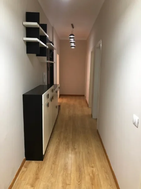 Tirane, jepet me qera apartament , 96 m² 800 € 